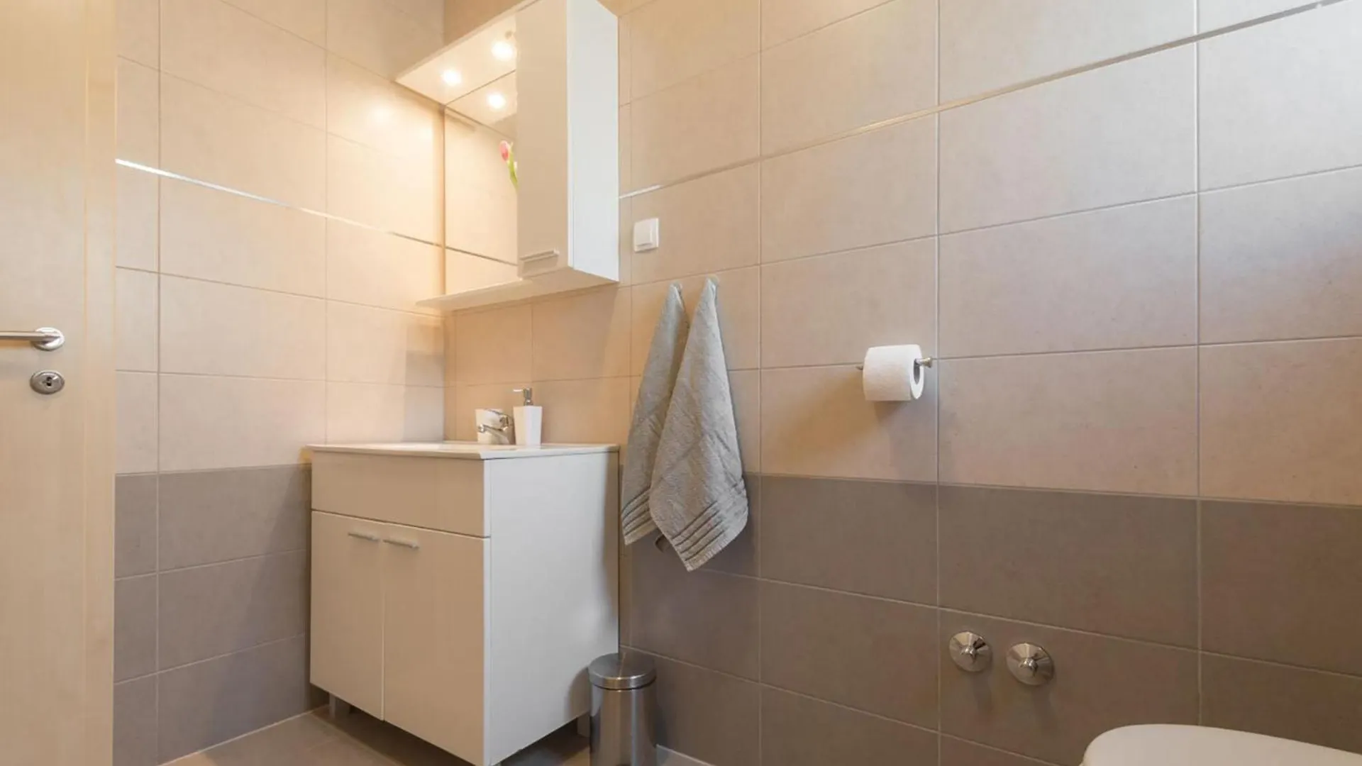Awesome Apartment In Novi Vinodolski With House Sea View