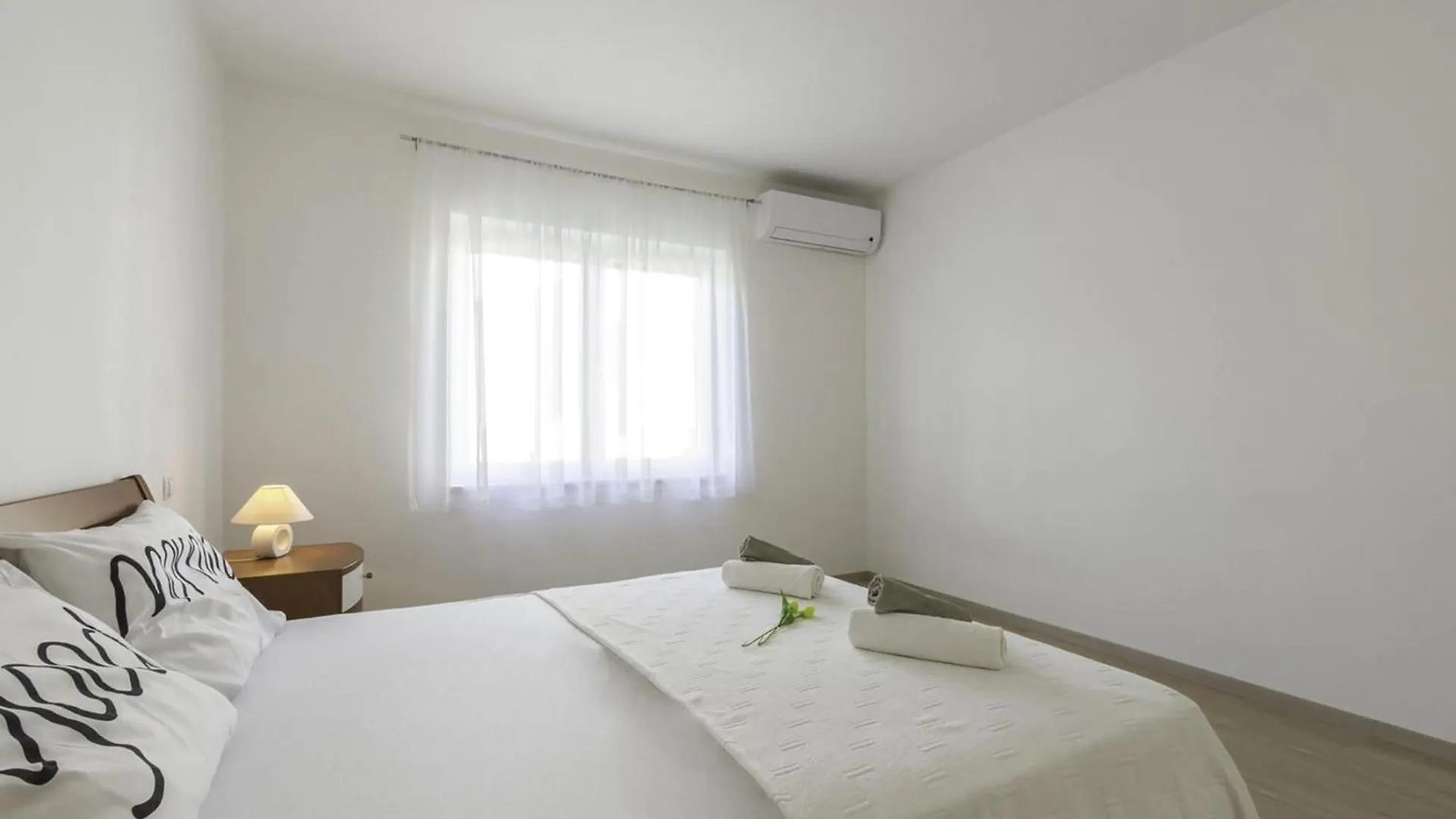 Awesome Apartment In Novi Vinodolski With House Sea View